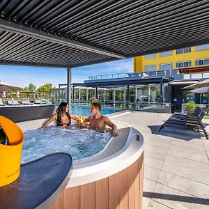 Hotell Aura Design & Garden Pool
